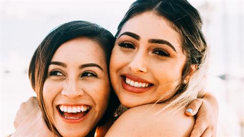 «Στις δύσκολες στιγμές έχω περισσότερο ανάγκη την κολλητή μου παρά τον άντρα μου»